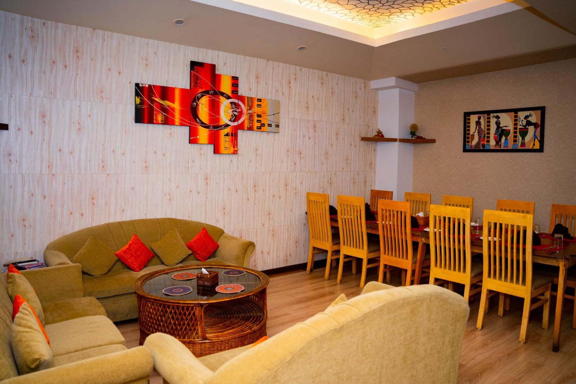 Teeka Resort Suites & Spa Pokhara Esterno foto